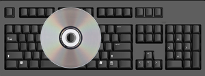дискът се поставя върху клавиатурата на компютъра